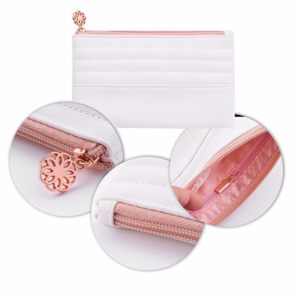 6 Piece Makeup Brush Set + Bag Included 👑 - Picture 6 of 7